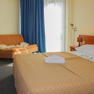 Camera familiare classica con letto king size